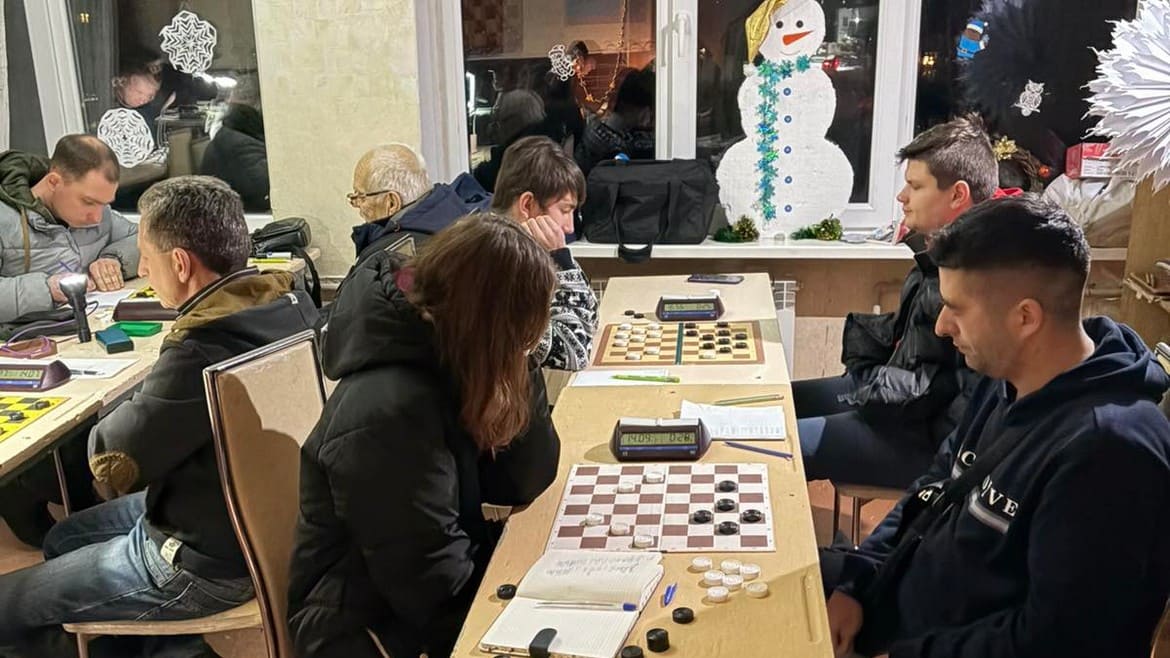 У Кам'янському стартував 77-й чемпіонат міста з шашок-64